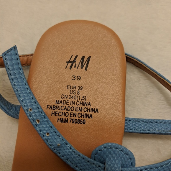 H&M - Embossed Thong Sandals - Picture 3 of 6